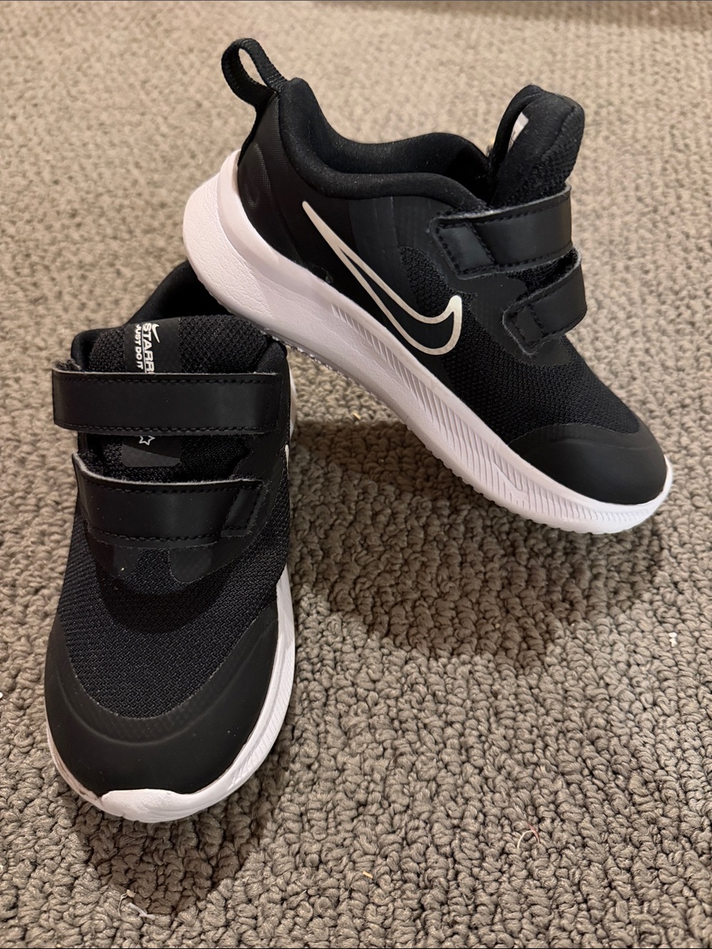 Nike Kids Black Velcro Strap Slip-On Sneakers